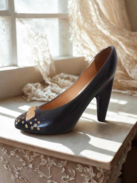 Unikat Nr. 2 – Exklusiver Gips-High Heel in Schwarz & Gold