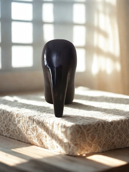 Unikat Nr. 2 – Exklusiver Gips-High Heel in Schwarz & Gold - Cozy Nook Atelier
