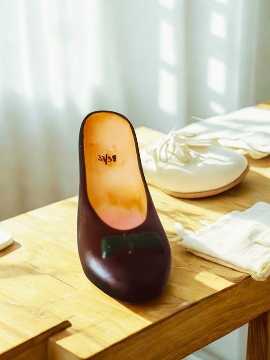 Handgefertigter High-Heel aus Gips - UNIKAT