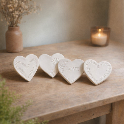 Gipsherzen Set 4 Stück – Handgegossen mit Relief für kreative Deko - Cozy Nook Atelier