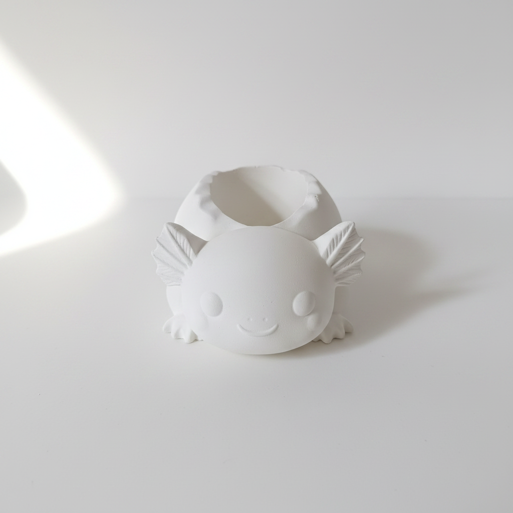Weißes Axolotl Pflanzgefäß aus Gips – Produktfoto Freisteller